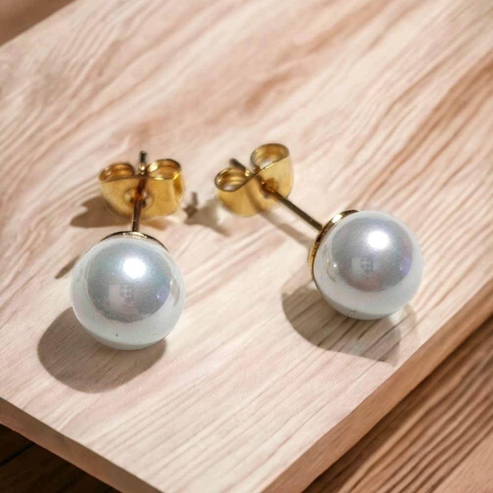 Pearl Stud Earrings 8mm Shell Pearls 18k Gold Plated Butterfly Backs Classic